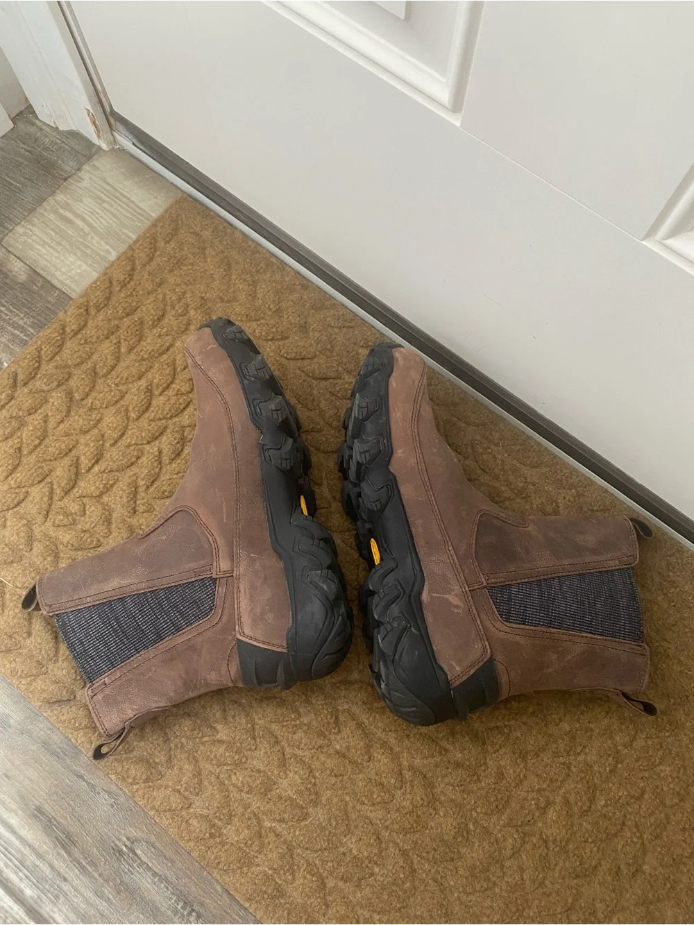 Men's Brown Chukka Boots with Elastic Side Panels